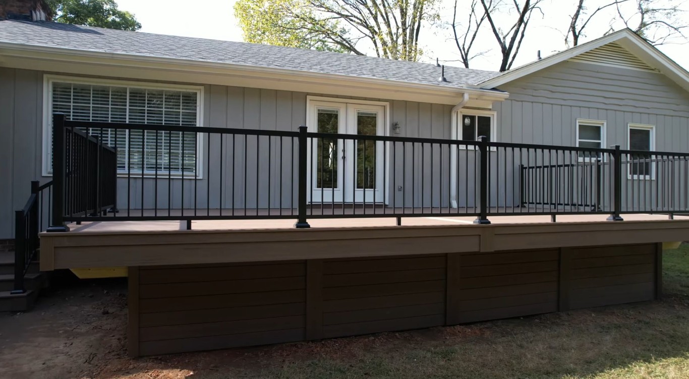 Long-lasting deck with railings in Hesperia, CA